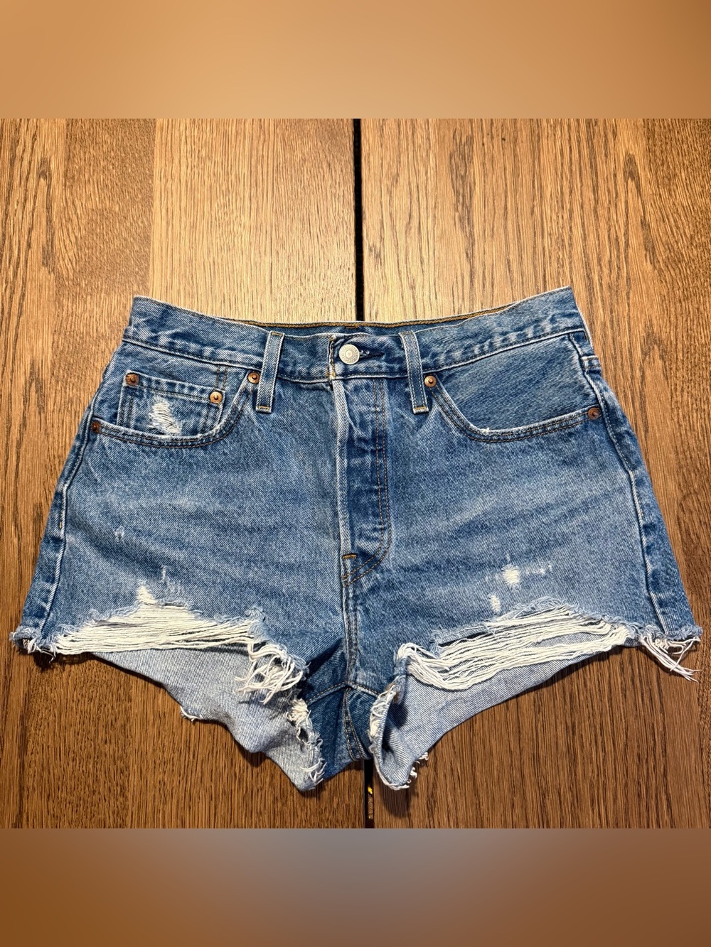 Levi’s Premium 501 Distressed Cut-Off Denim Shorts | Raw Frayed Hem | W28